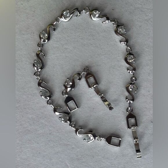 Swan Crystal Tennis Bracelet Made With Swarovski Crystals - Picture 7 of 9